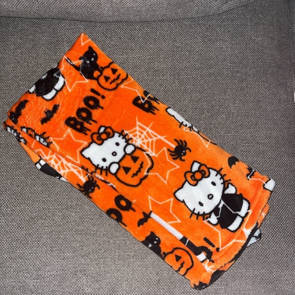 Hello kitty pyjamas 🖤🧡 ( new ) - Picture 5 of 5